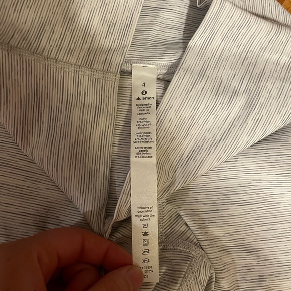 NWOT lulelmon scalloped crop - Picture 2 of 3